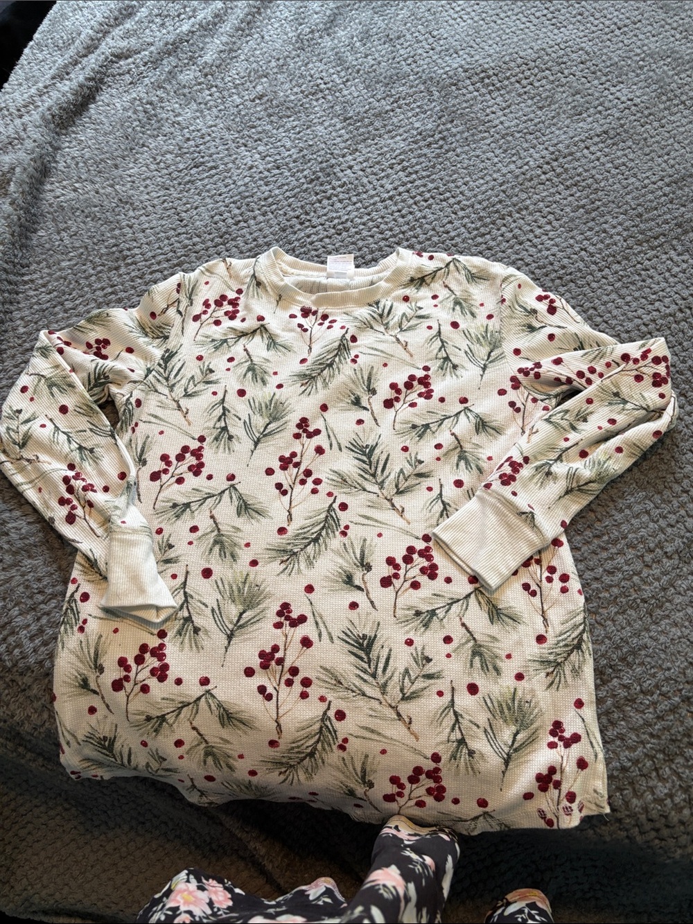 Womens size XS Cream Holiday Berry Print Long-Sleeve Top